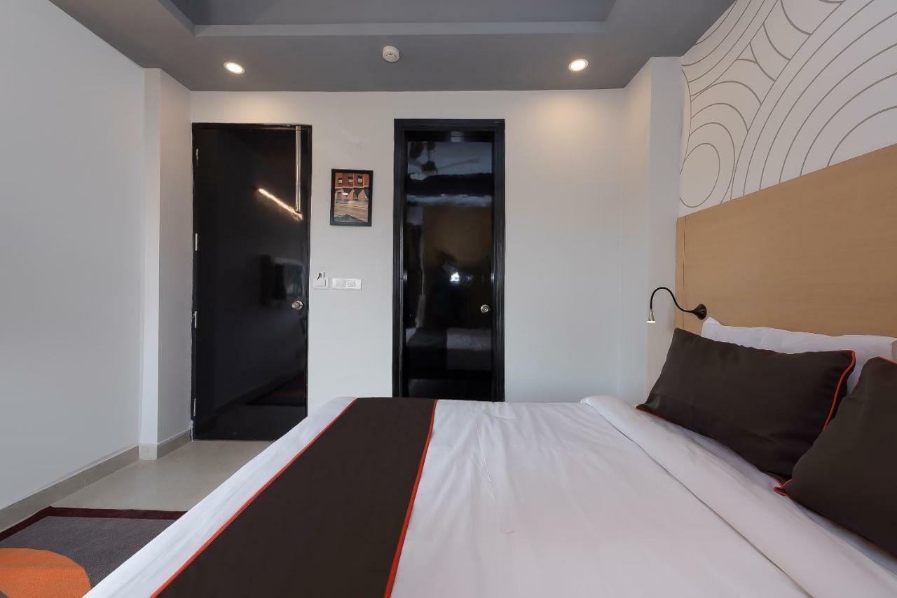 Hôtel Collection O 162 Vardhman International à Gurgaon Extérieur photo